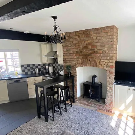 2 Bed House In