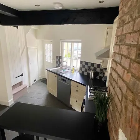 2 Bed House In 내어스버러