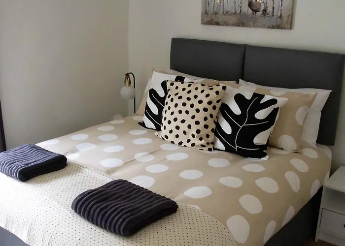 2 Bed House In *